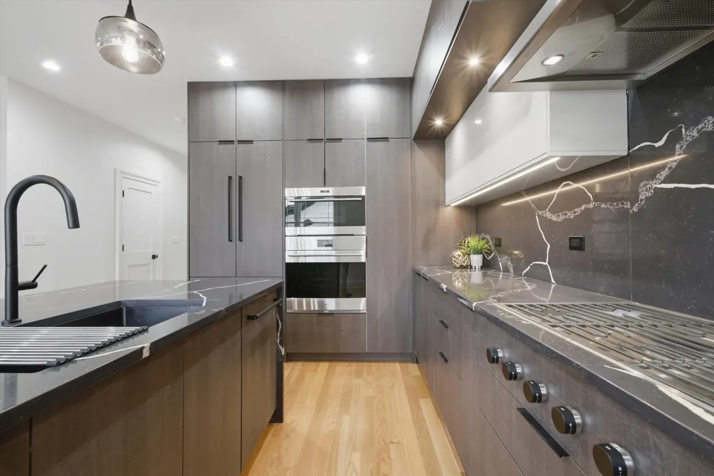 2334 North Oakley Avenue Chicago IL 60647