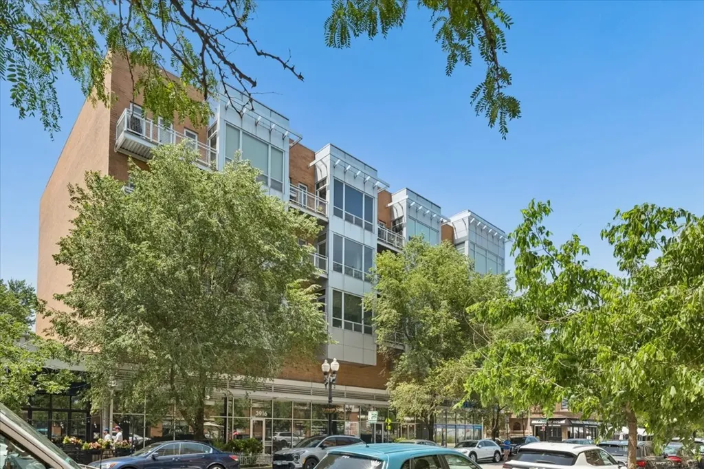 3920 North Sheridan Road Chicago IL 60613