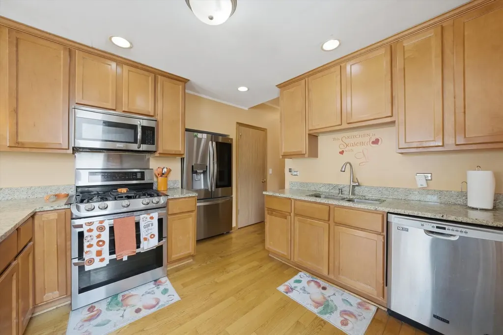 1615 West Beverly Glen Parkway Chicago IL 60643