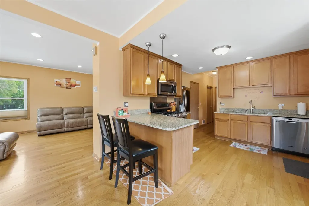 1615 West Beverly Glen Parkway Chicago IL 60643
