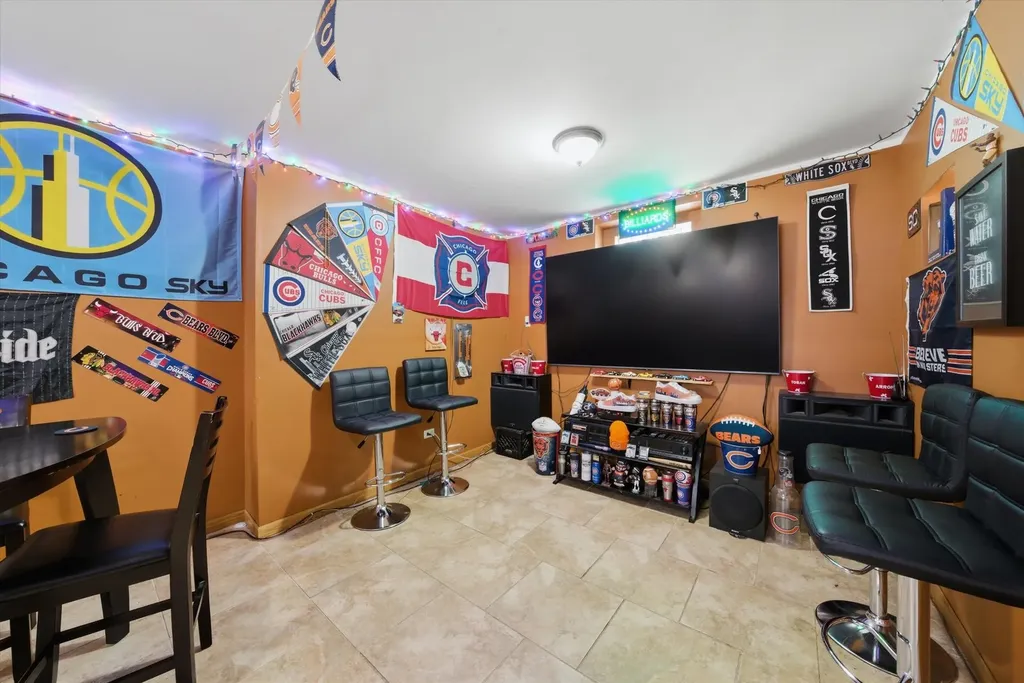 1615 West Beverly Glen Parkway Chicago IL 60643