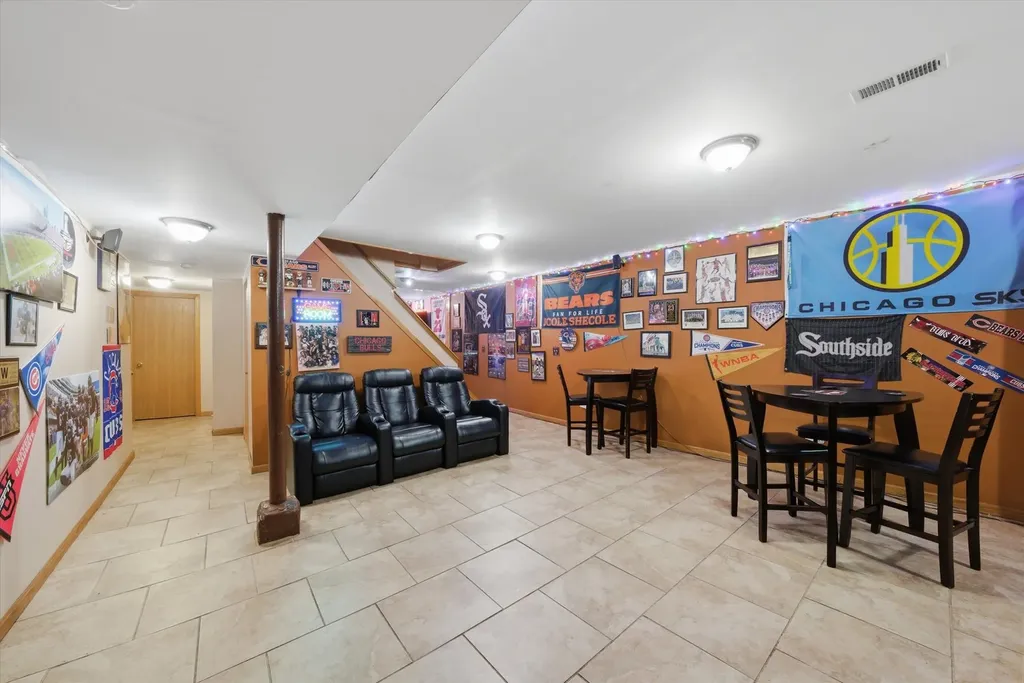 1615 West Beverly Glen Parkway Chicago IL 60643
