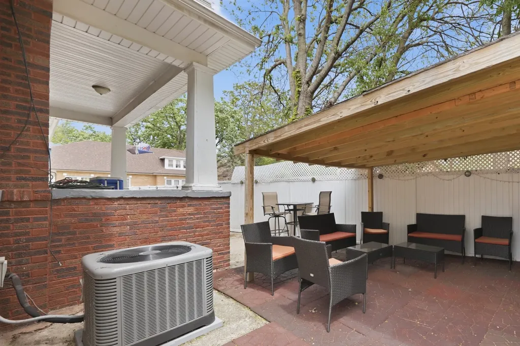 1615 West Beverly Glen Parkway Chicago IL 60643