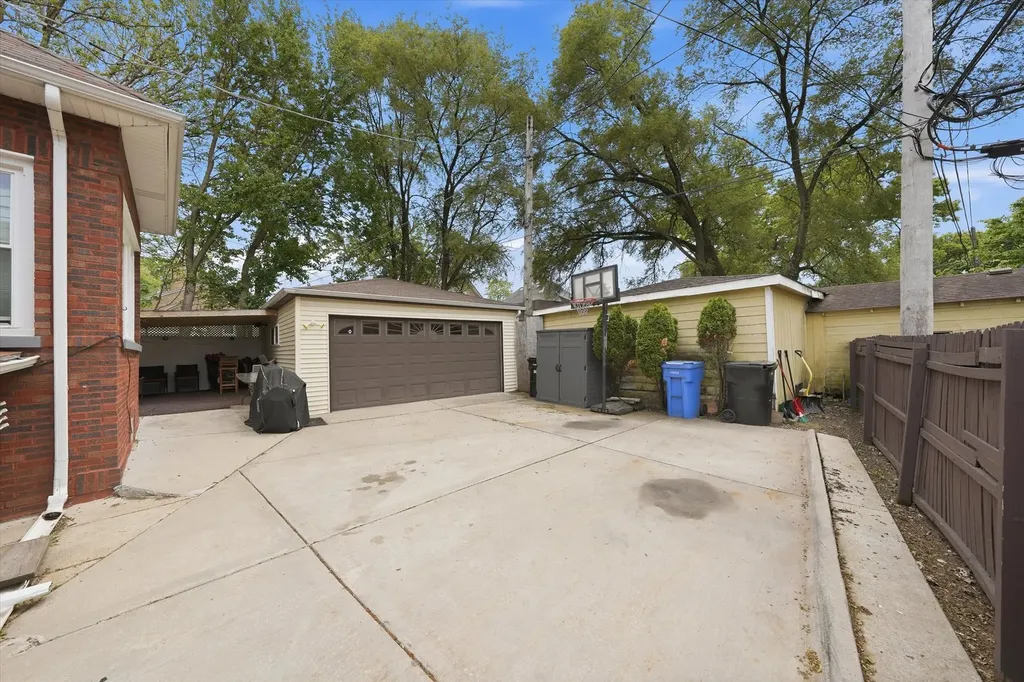 1615 West Beverly Glen Parkway Chicago IL 60643