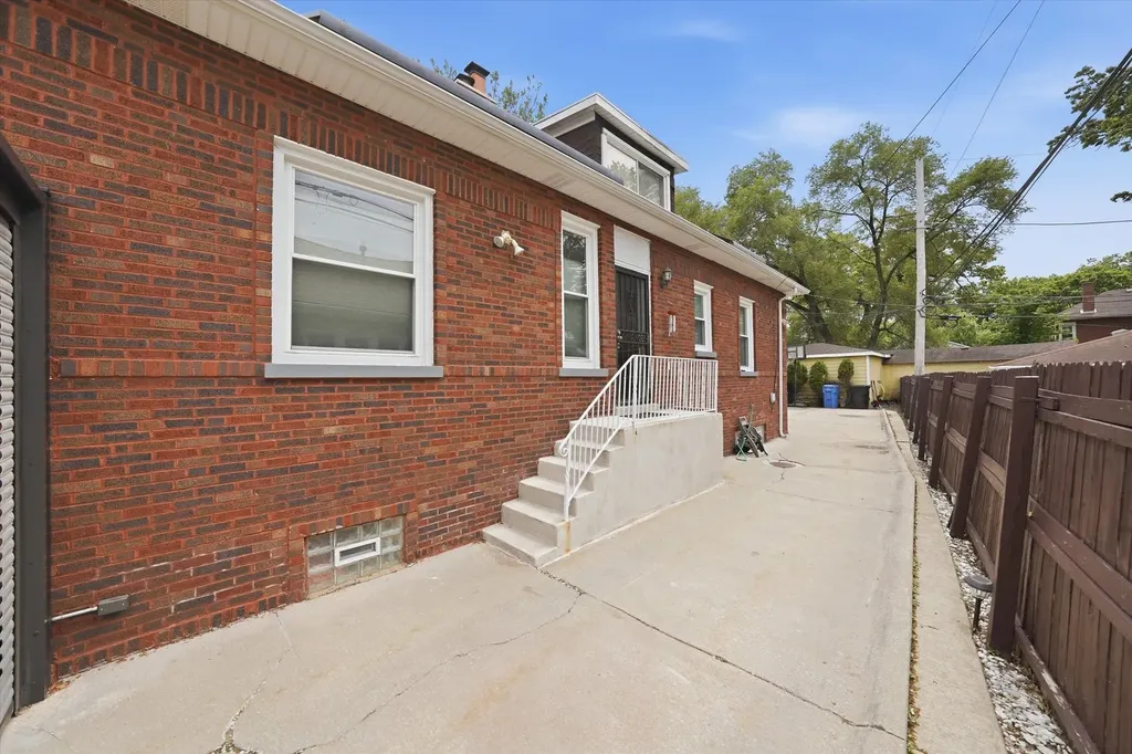 1615 West Beverly Glen Parkway Chicago IL 60643