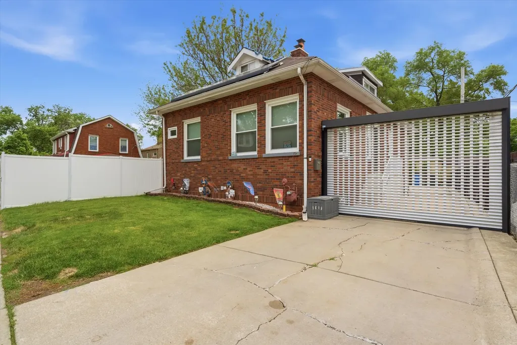 1615 West Beverly Glen Parkway Chicago IL 60643