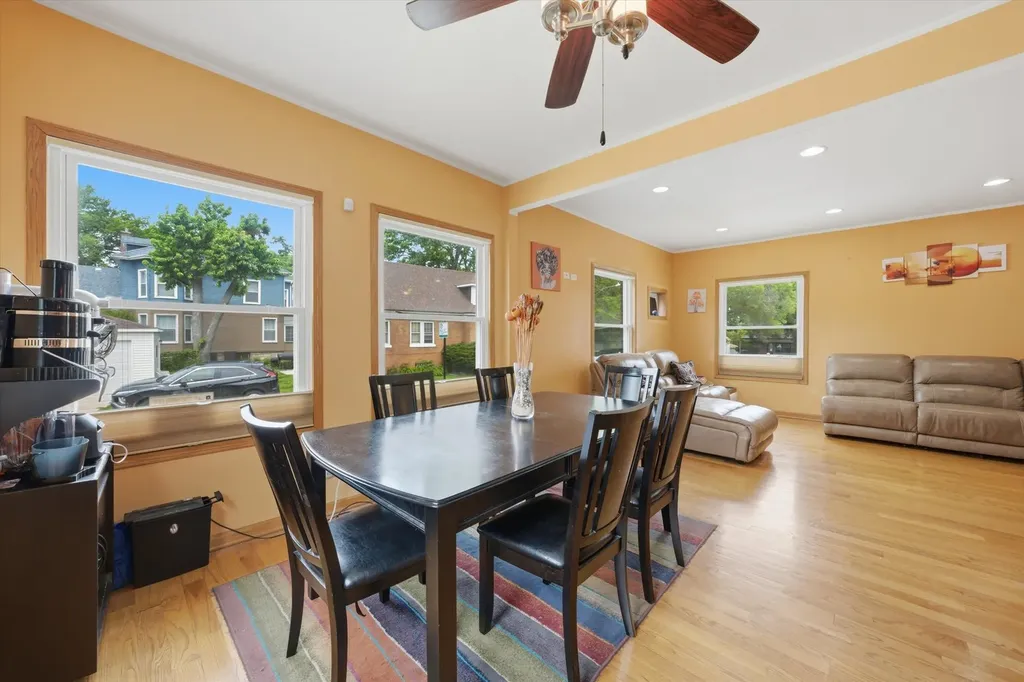1615 West Beverly Glen Parkway Chicago IL 60643