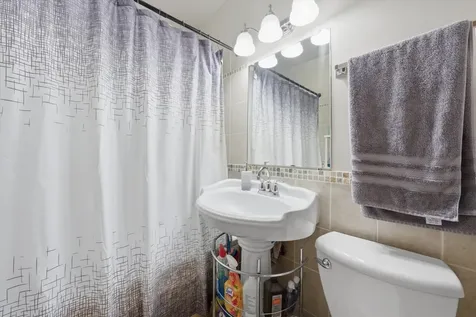 1615 West Beverly Glen Parkway Chicago IL 60643