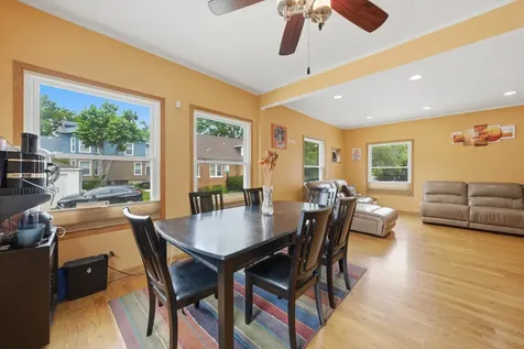 1615 West Beverly Glen Parkway Chicago IL 60643