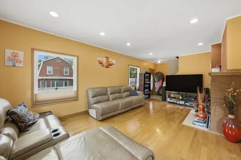 1615 West Beverly Glen Parkway Chicago IL 60643