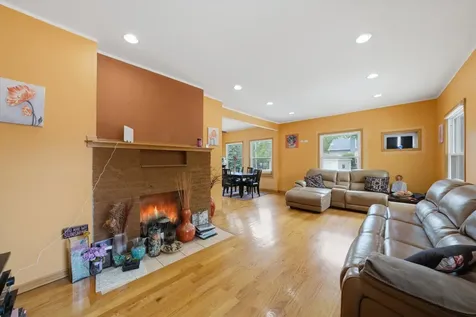 1615 West Beverly Glen Parkway Chicago IL 60643