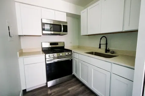 2001 West Summerdale Avenue Chicago IL 60625
