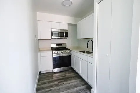 2001 West Summerdale Avenue Chicago IL 60625