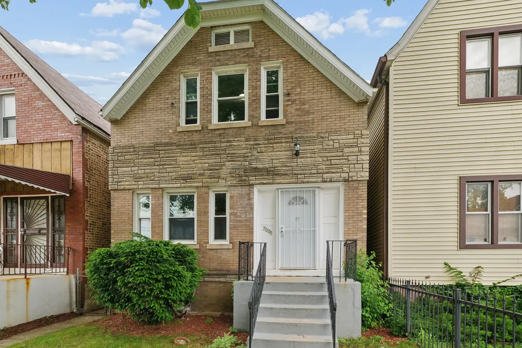 7005 South Eberhart Avenue Chicago IL 60637
