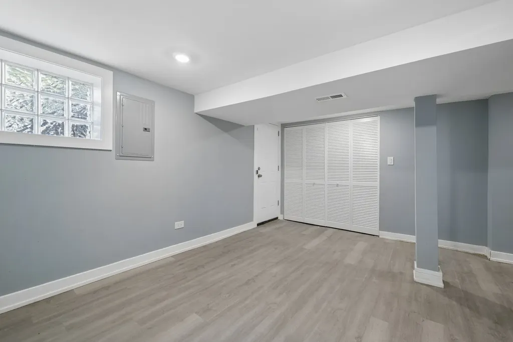 7005 South Eberhart Avenue Chicago IL 60637