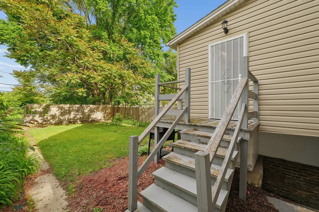 7005 South Eberhart Avenue Chicago IL 60637