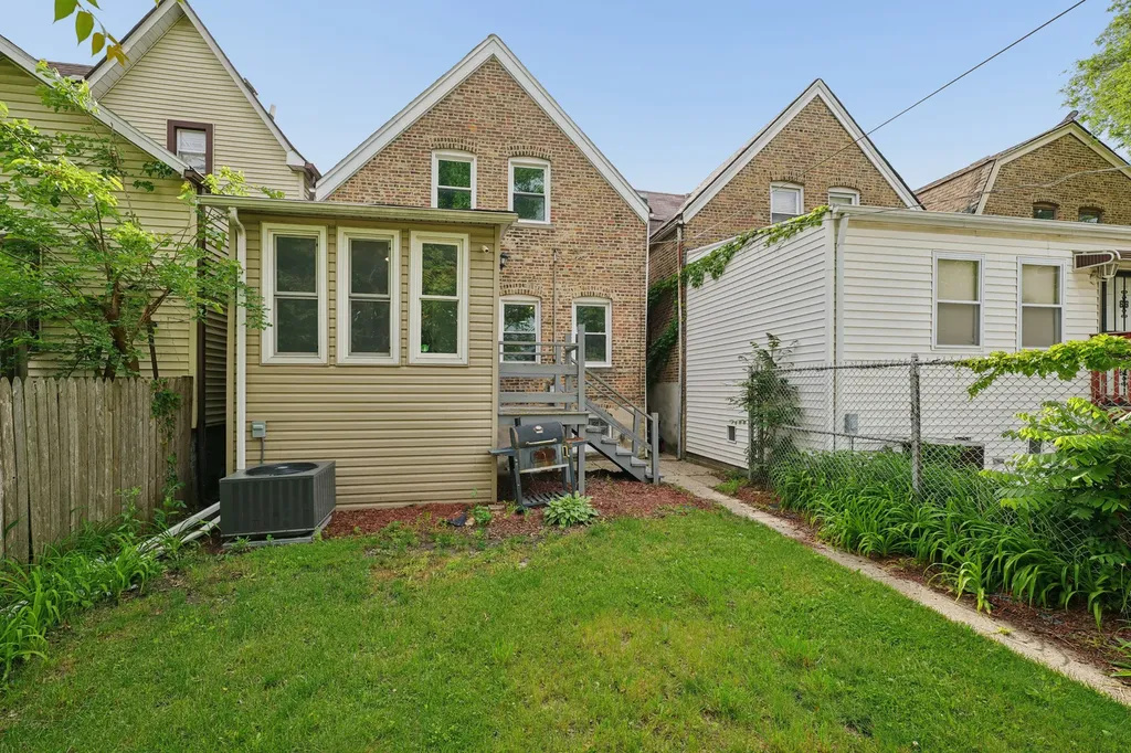 7005 South Eberhart Avenue Chicago IL 60637