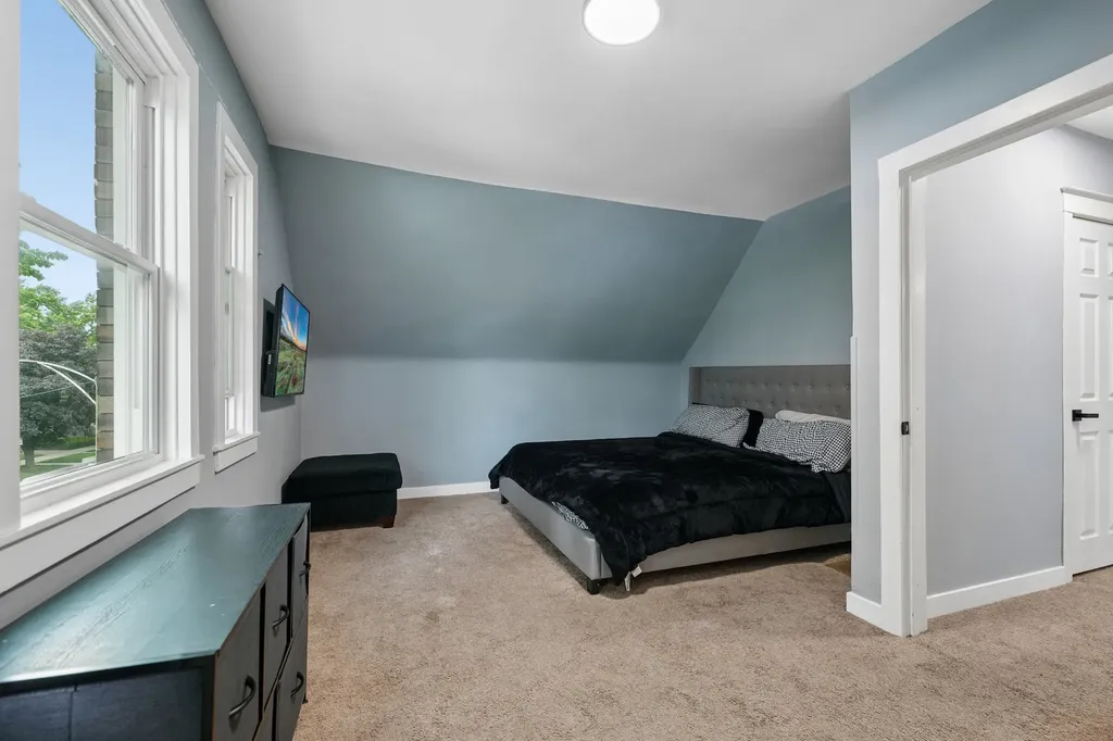 7005 South Eberhart Avenue Chicago IL 60637