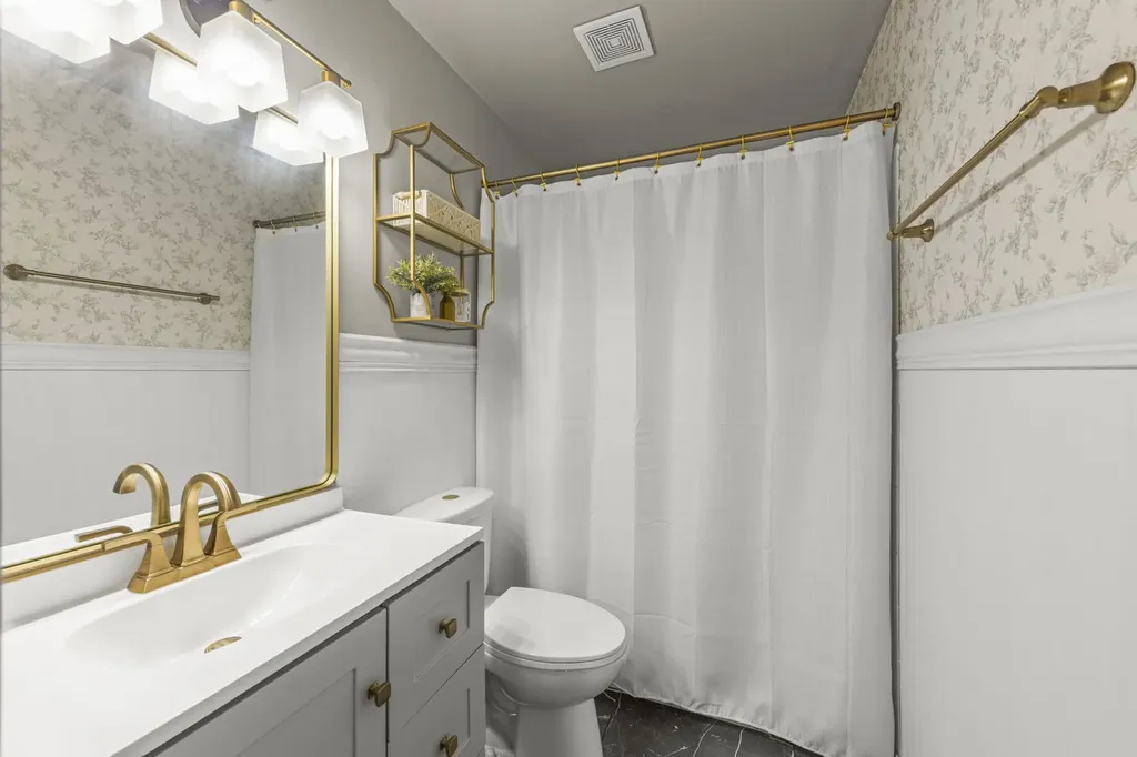 1969 Conway Lane Aurora IL 60503