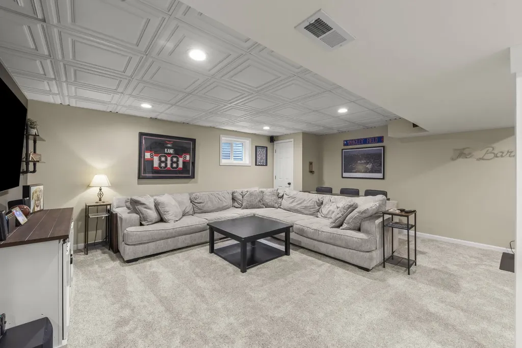 1969 Conway Lane Aurora IL 60503