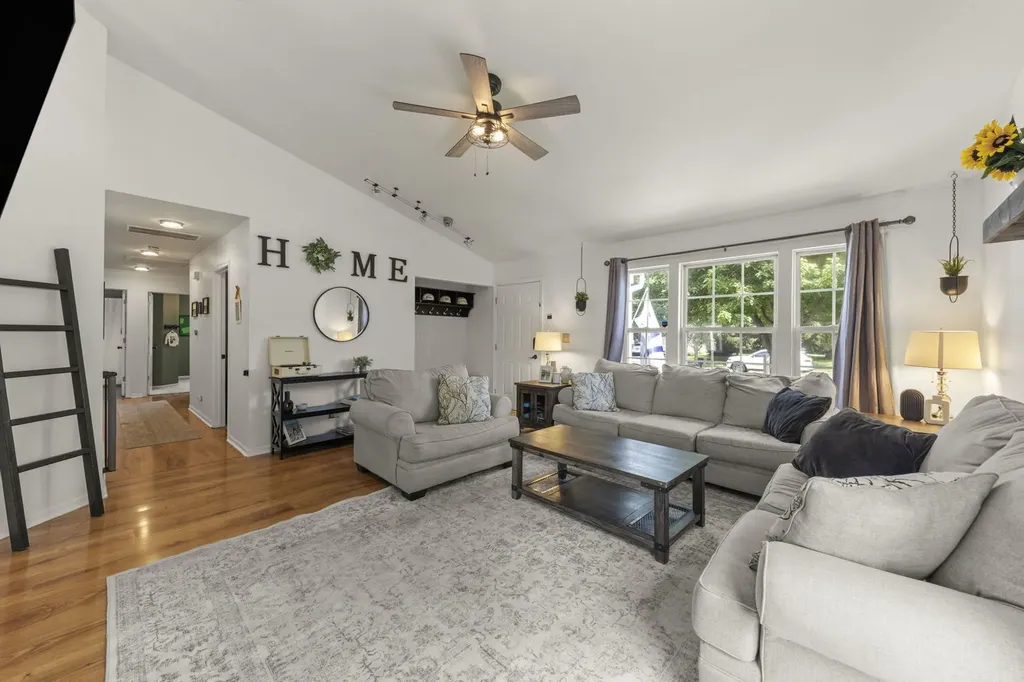 1969 Conway Lane Aurora IL 60503