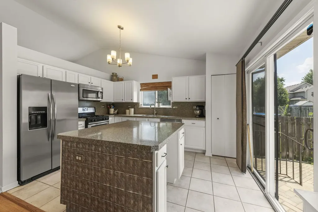 1969 Conway Lane Aurora IL 60503