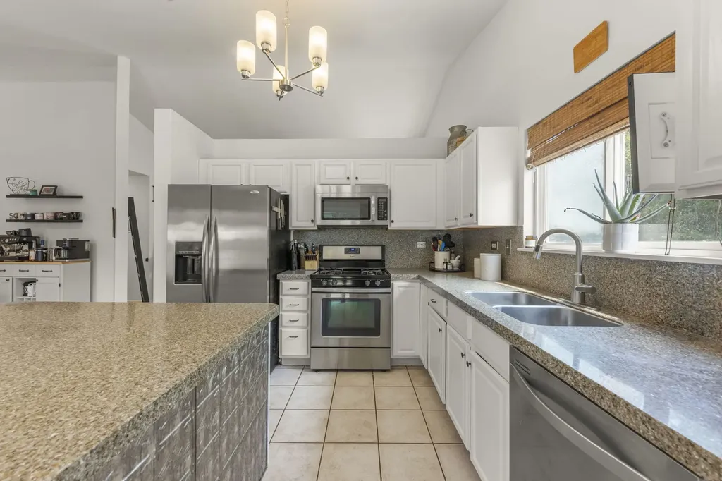 1969 Conway Lane Aurora IL 60503