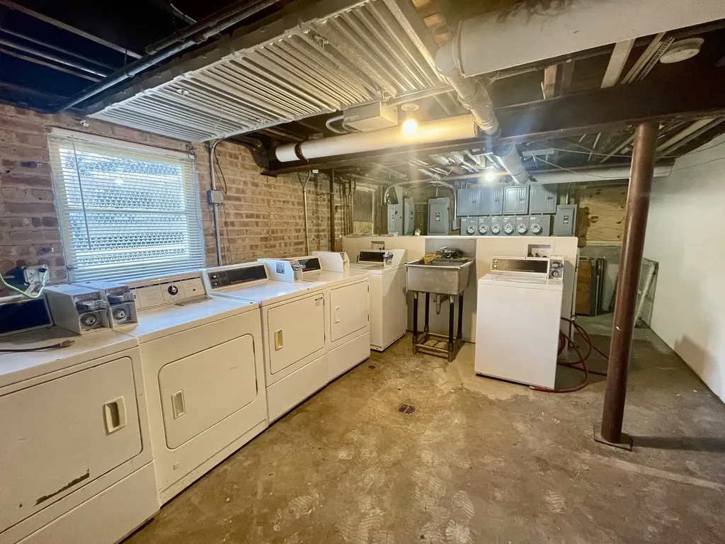 2748 North Austin Avenue Chicago IL 60639