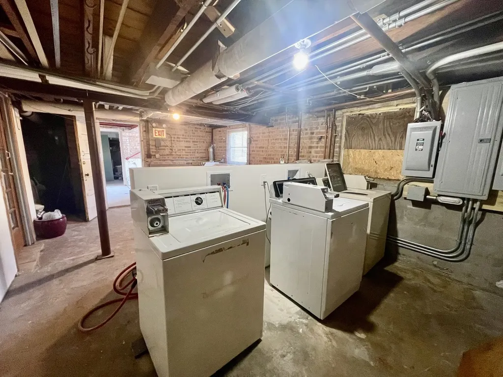 2748 North Austin Avenue Chicago IL 60639