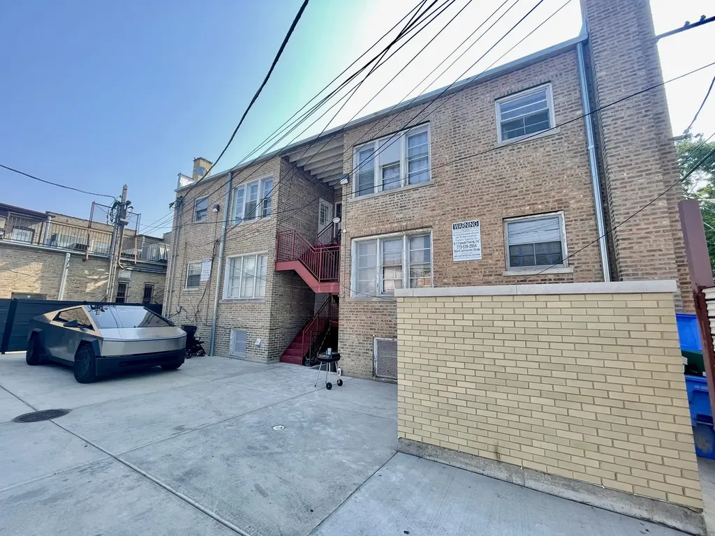 2748 North Austin Avenue Chicago IL 60639