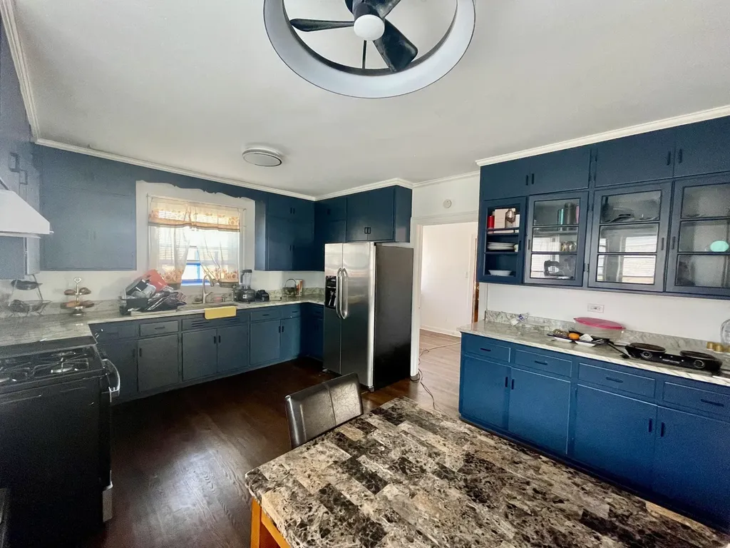2748 North Austin Avenue Chicago IL 60639