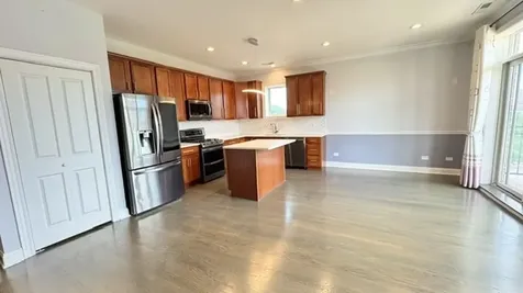 5642 North Broadway Street Chicago IL 60660