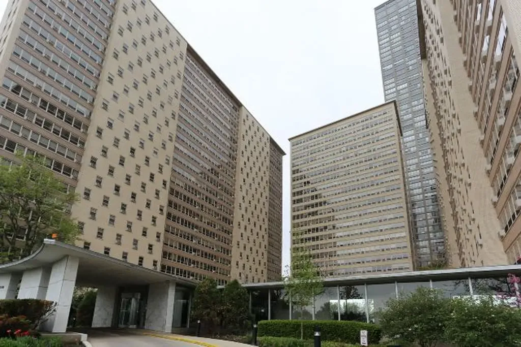 3950 North Lake Shore Drive Chicago IL 60613