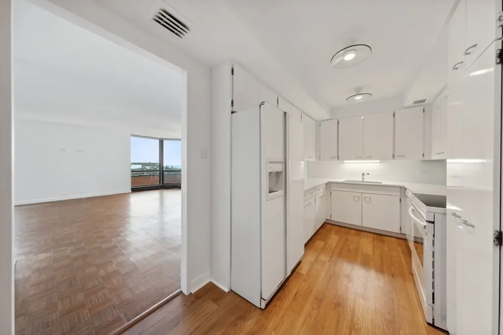 990 North Lake Shore Drive Chicago IL 60611