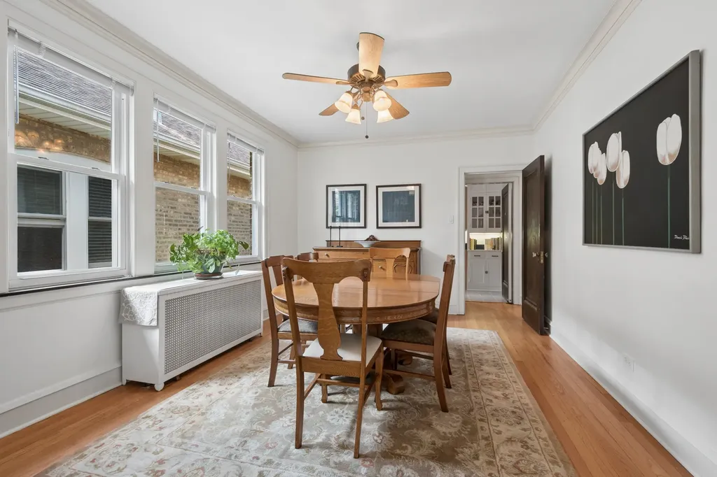 7448 North Rockwell Street Chicago IL 60645