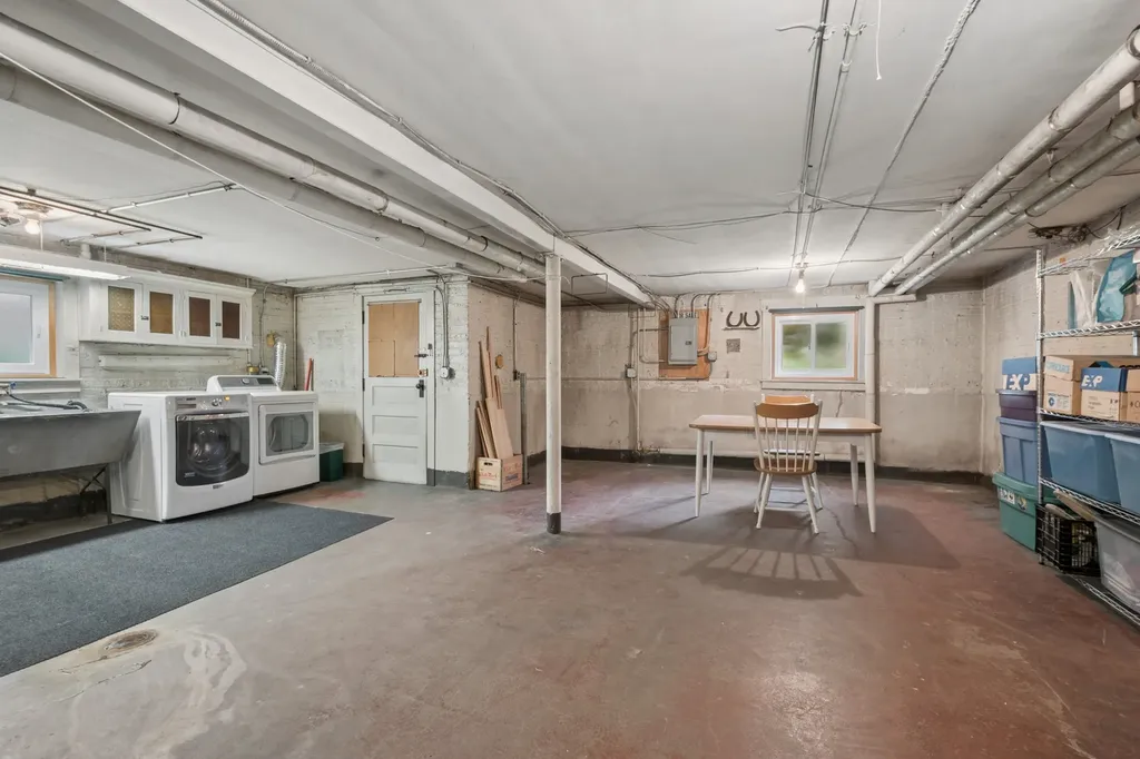 7448 North Rockwell Street Chicago IL 60645