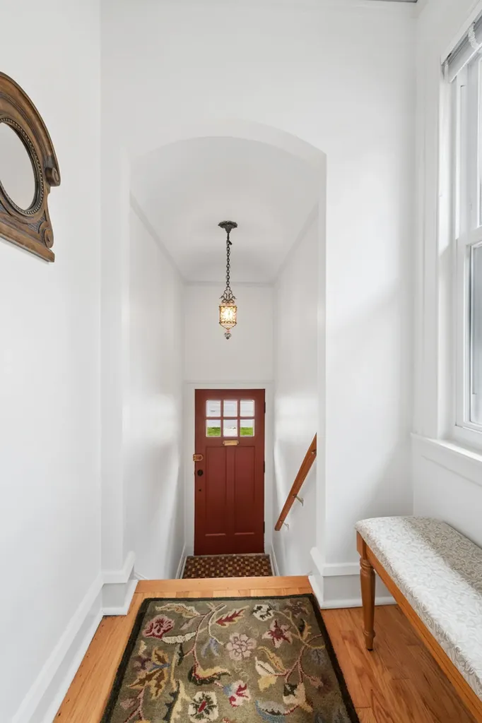 7448 North Rockwell Street Chicago IL 60645