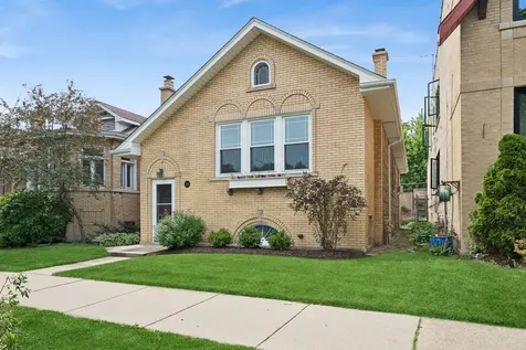 7448 North Rockwell Street Chicago IL 60645