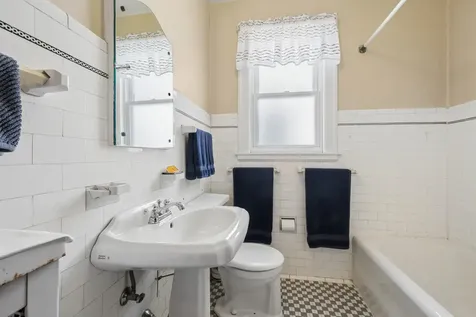 7448 North Rockwell Street Chicago IL 60645