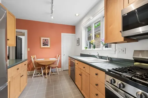 7448 North Rockwell Street Chicago IL 60645