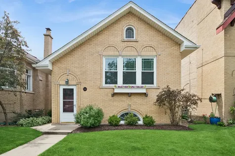 7448 North Rockwell Street Chicago IL 60645