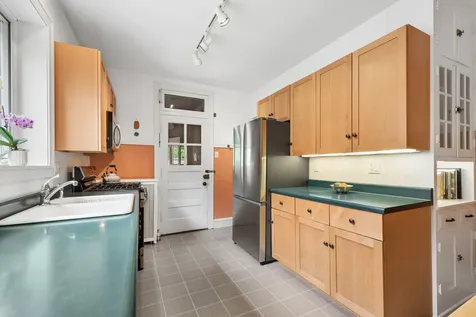 7448 North Rockwell Street Chicago IL 60645