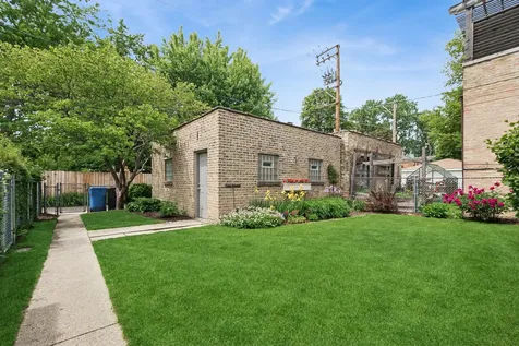 7448 North Rockwell Street Chicago IL 60645