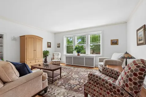 7448 North Rockwell Street Chicago IL 60645