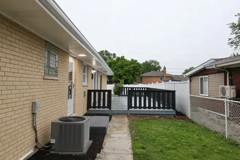16644 Maple Street South Holland IL 60473