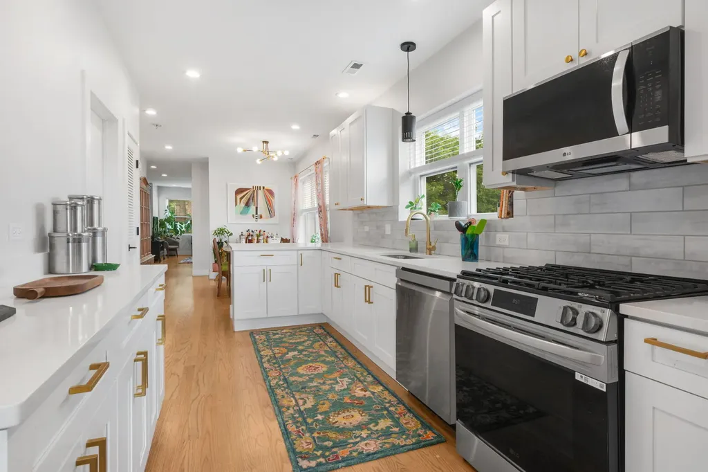 615 North Troy Street Chicago IL 60612