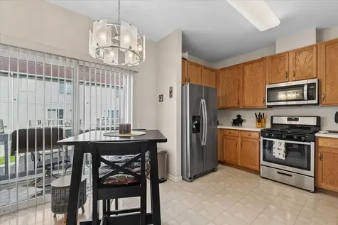1333 New Haven Drive Cary IL 60013