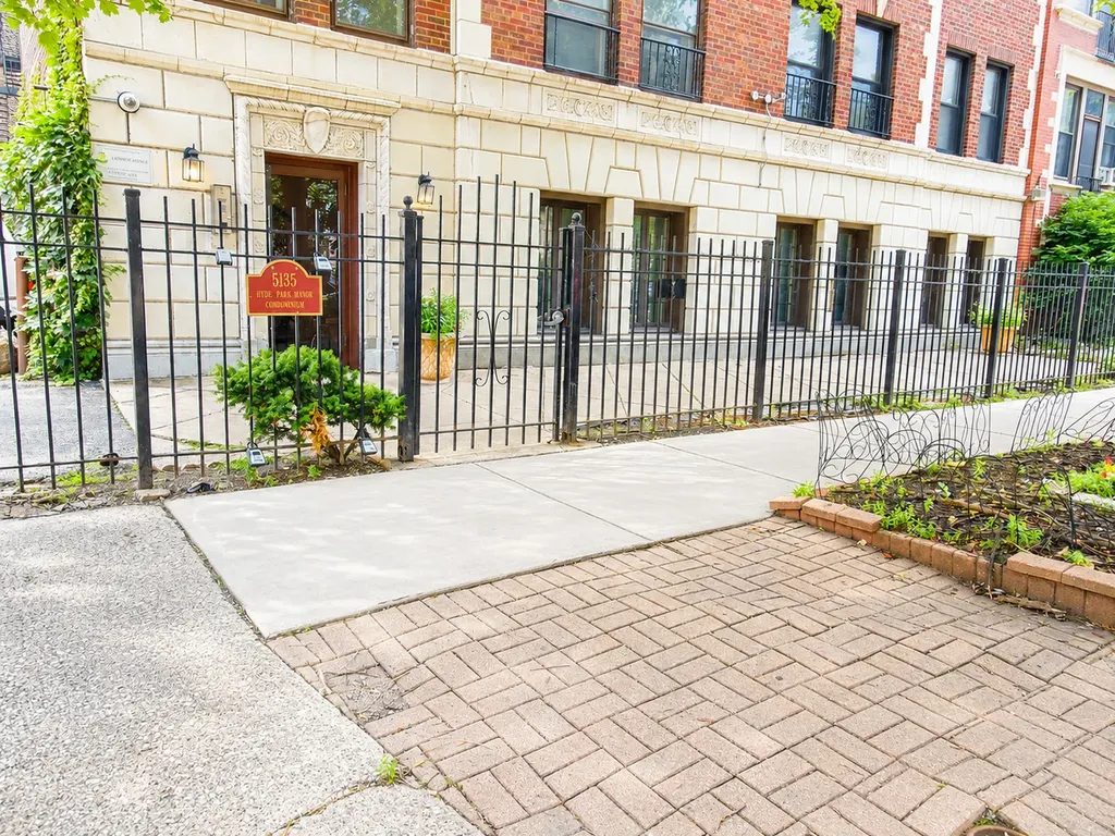 5135 South Kenwood Avenue Chicago IL 60615