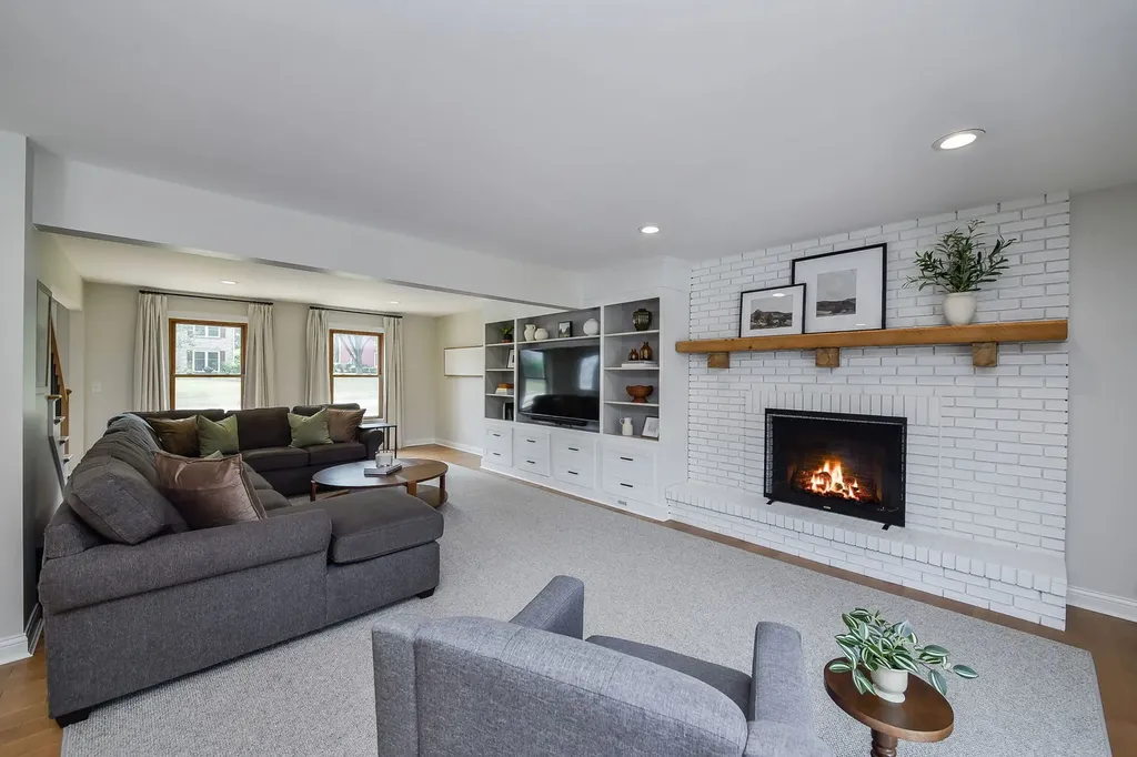 25W184 Setauket Avenue Naperville IL 60540