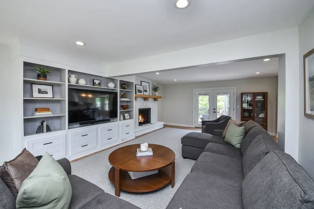 25W184 Setauket Avenue Naperville IL 60540